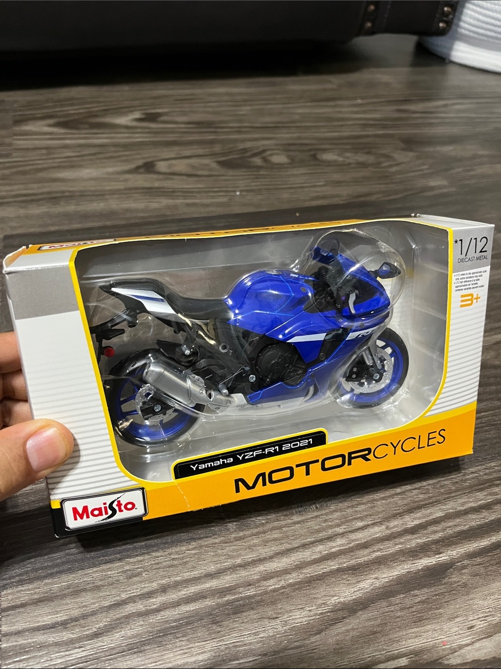 Maisto Blue Yamaha YZF-R1 1:12 Scale Diecast Motorcycle Toy
